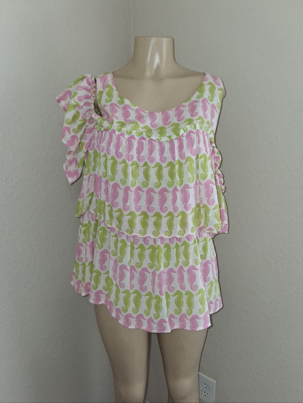 CROWN & IVY COLD SHOULDER TOP W/ SEA HORSE PRINT SZ LG